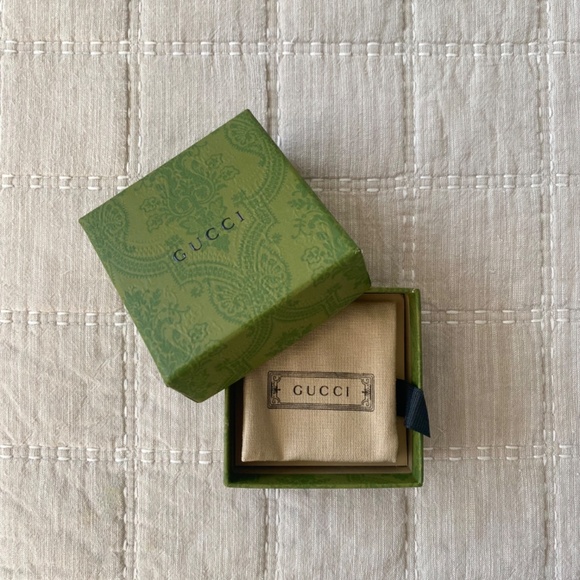 Gucci Interlocking Earrings - Picture 2 of 6